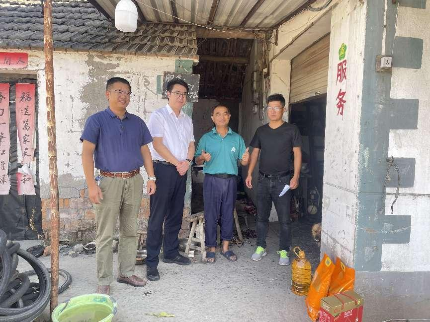 9001cc金沙以诚为本公司赴当涂县七房村开展中秋慰问运动